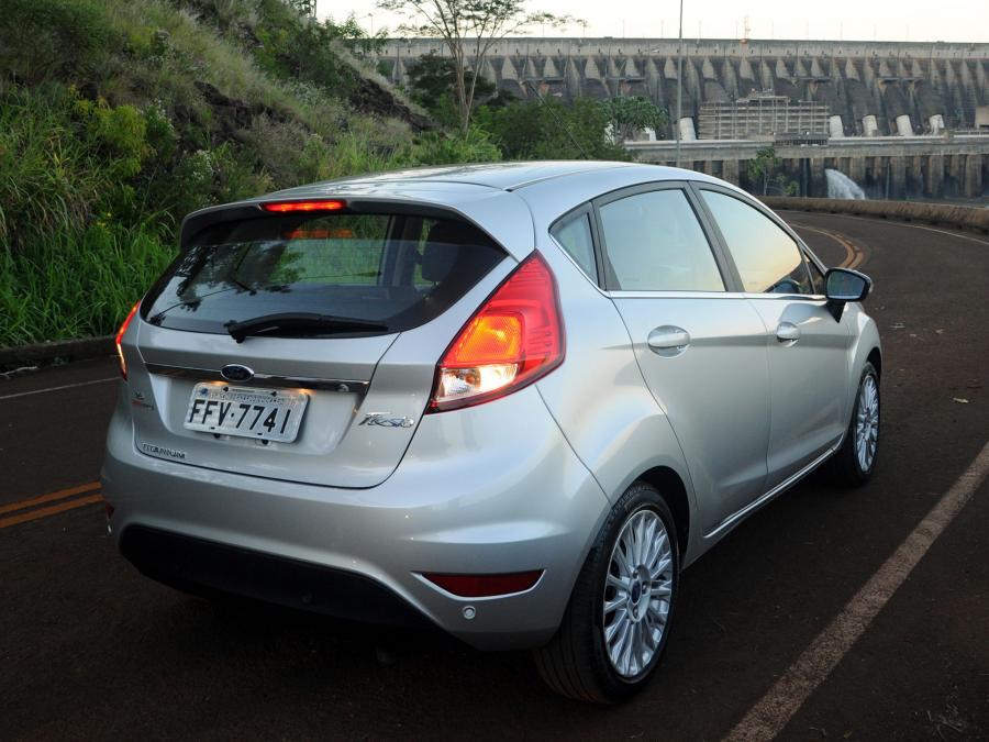  Ford Fiesta 5-Door 2013 года  (BR) (фото 23 из 30)